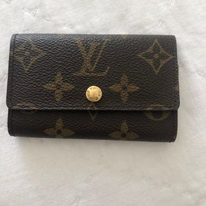 Authentic Louis Vuitton  6 Ring Key Holder